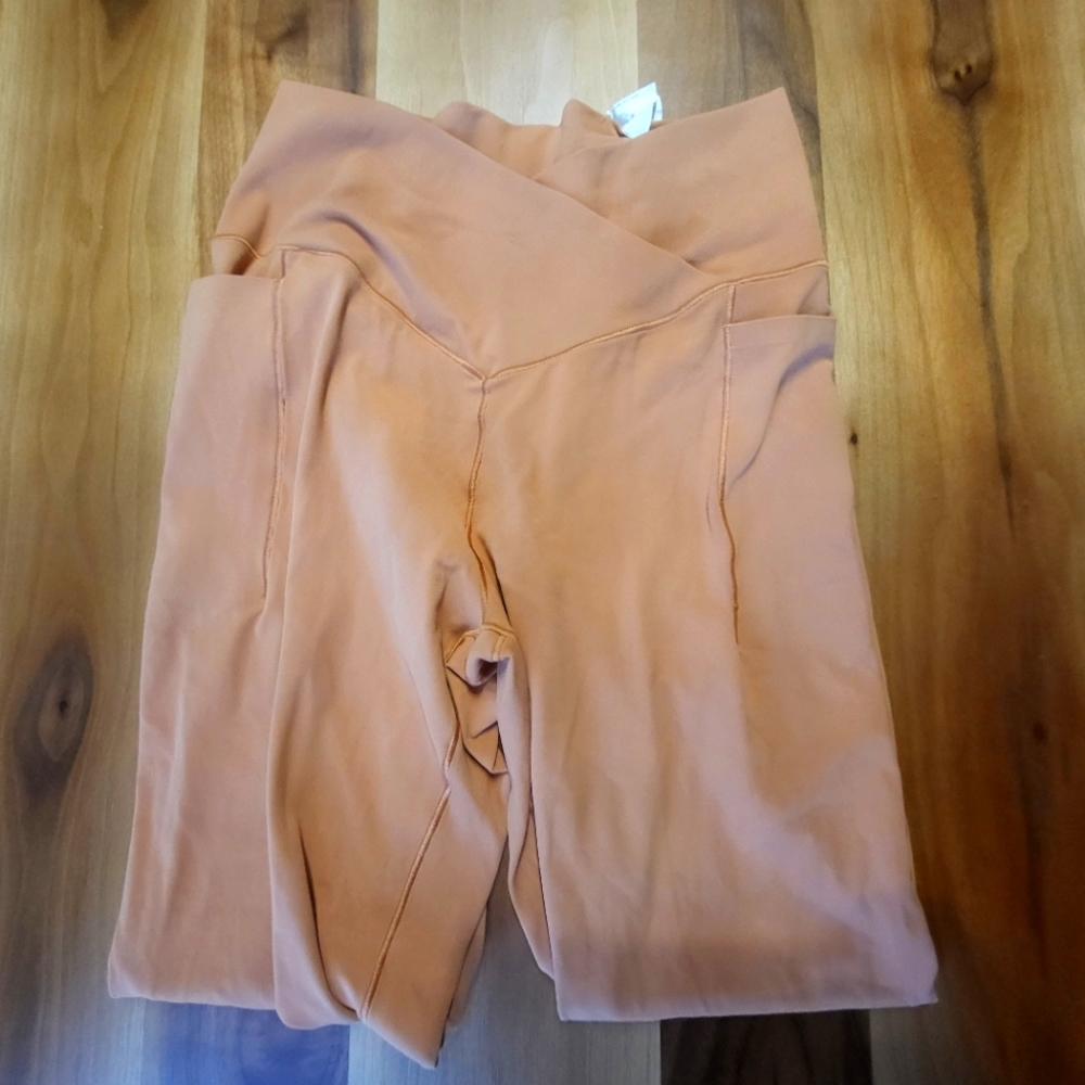 Aerie offline beige/orange super soft leggings. Cross waist, brand new, size L